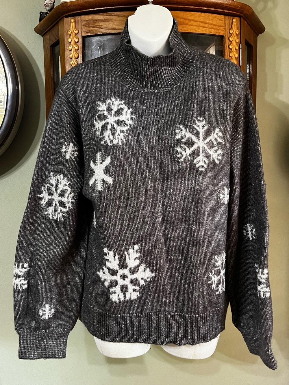 NWT Cupcakes and Cashmere Metallic Snowflake Sweater